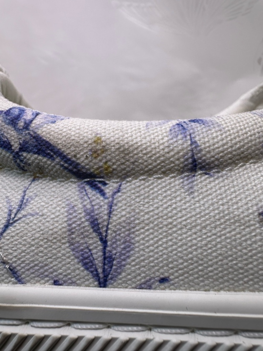 Cariuma IBI Low Parrot Print Sneakers – Unisex (Men’s 11.5 / Women’s 13) - Picture 14 of 16